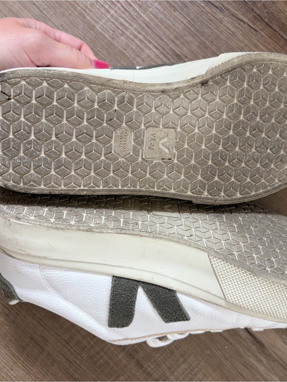 Size 5 women’s Veja olive sneakers - Picture 3 of 4